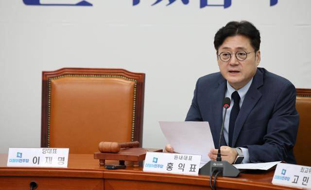 홍익표 더불어민주당 원내대표가 13일 오전 서울 여의도 국회에서 열린 최고위원회의에서 발언을 하고 있다. 뉴시스