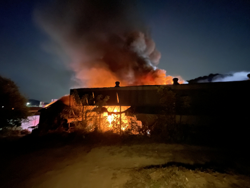 지난 12일 오후 6시30분께 남양주시 진접읍 소재 자동차공업사에서 불이 났다. 남양주소방서 제공