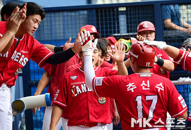 SSG는 13일 인천 키움전에서 승리하며 3위를 굳게 지켰다. 사진=김영구 기자