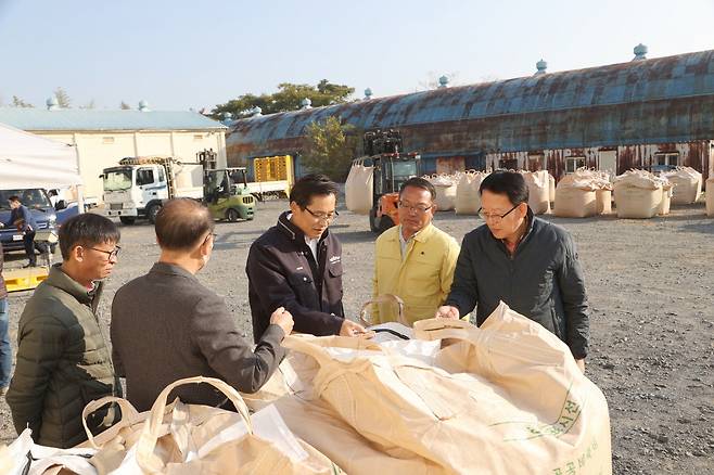 영암군이 2023년산 공공비축벼 (포대벼 7775톤, 산물벼 2788톤) 총 1만563톤 매입을 시작했다. /사진제공=영암군