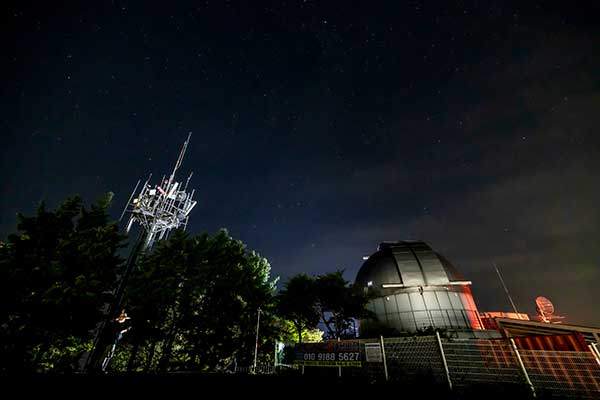 별마로천문대. 봉래산 꼭대기에 있다. 이곳은&nbsp;패러글라이딩 활공장으로도 쓰인다.
