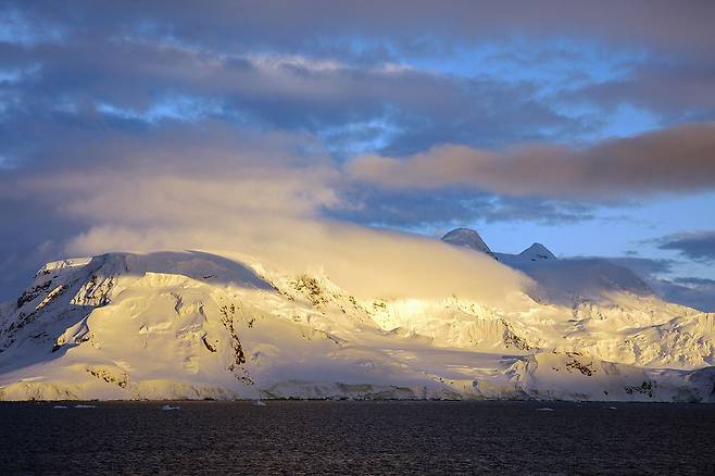 C컷/ 남극의 노을, 2018년, 조성환 사진가(82)