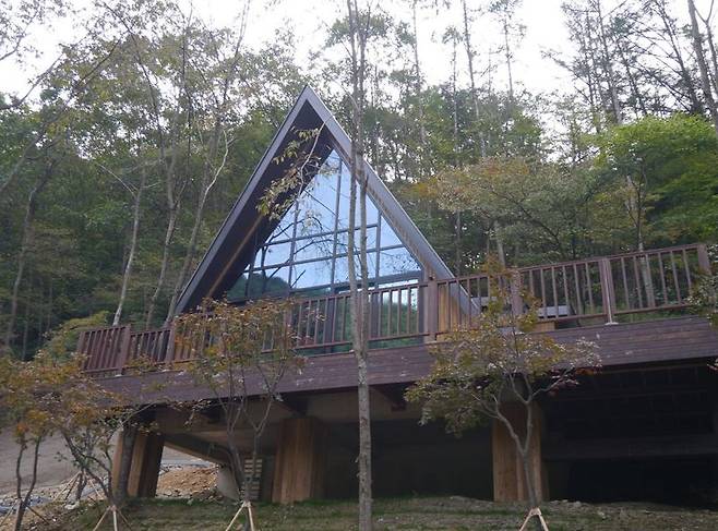 대전 만인산자연휴양림에 조성된 숙박시설인 트리하우스.