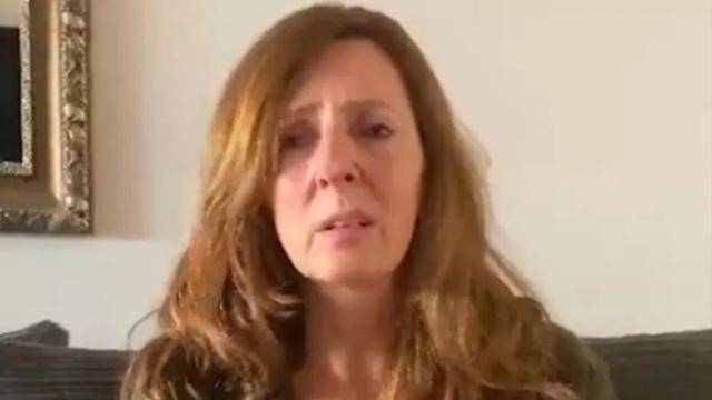 팔레스타인 무장 정파 하마스에 의해 납치된 독일 출신 민간인 딸 샤니 루크의 소식을 알려 달라는 영상을 올린 샤니 루크의 어머니 리카르다 루크. SNS 캡처