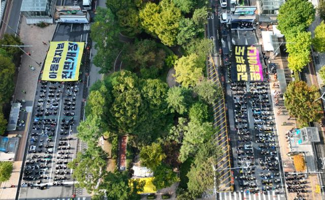 14일 오후 서울 영등포구 국회의사당 앞에서 열린 '공교육정상화 입법촉구 집회'에 참석한 교사들. 연합뉴스