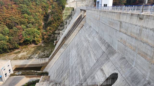 ▲ 13일 양구군 동면 비아리 산1번지에 위치한 비아댐이 위용을 뽐내고 있다.