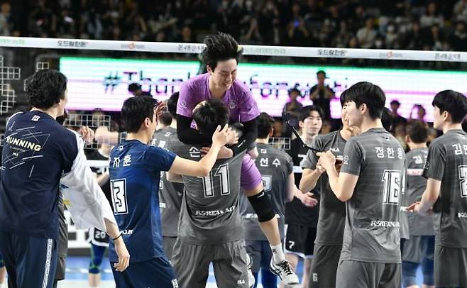 지난 시즌 통합 3연패를 달성한 대한항공 선수단. 한국배구연맹(KOVO)