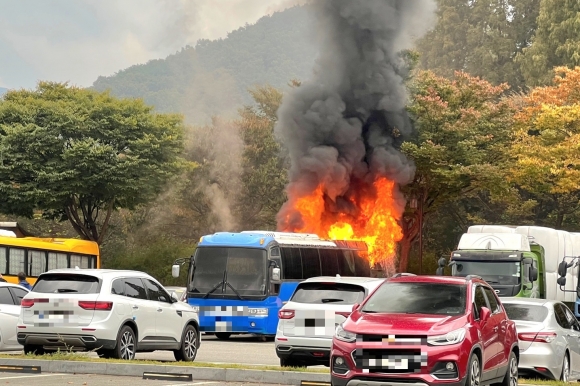 버스 화재 현장. 독자제공