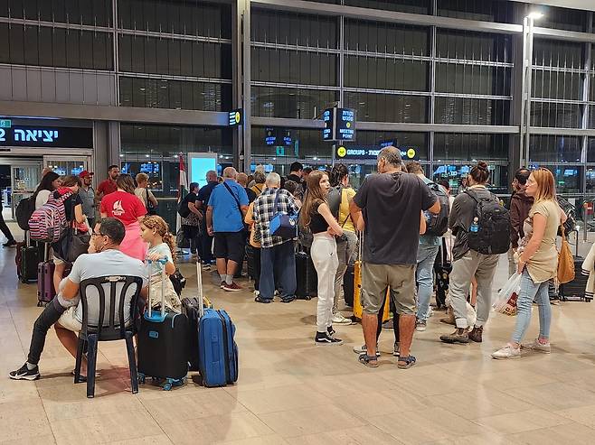 이스라엘 벤구리온 국제공항에서 귀국길에 오른 불가리아 국민들. [촬영 김상훈]