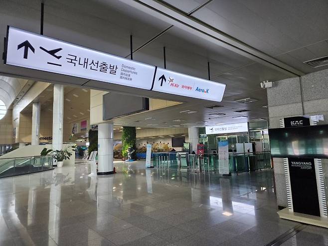 지난 13일 양양국제공항 출국장이 이용객들이 없어 텅텅 비어 있다. 사진=김영권 기자