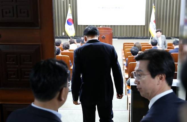 김기현 국민의힘 대표가 15일 오후 서울 여의도 국회에서 열린 비공개 의원총회에 참석하고 있다. ⓒ뉴시스