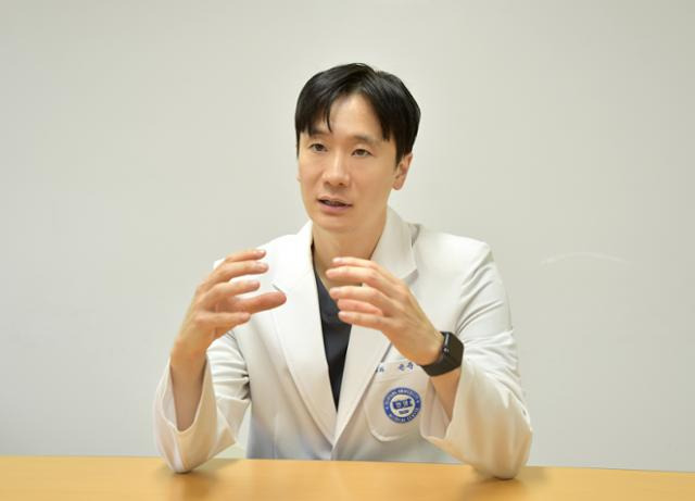 손준혁 한양대병원 소아외과 교수는 “서혜부 탈장은 영·유아의 3~5%에서 나타날 정도로 흔한데, 증상이 심하면 장폐색과 괴사, 천공 등 합병증이 생길 수 있다”고 했다. 한양대병원 제공