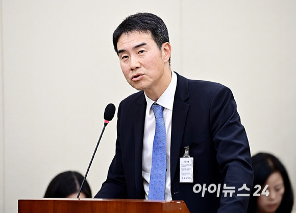 구본학 쿠쿠전자 대표이사가 16일 오후 서울 여의도 국회에서 열린 정무위원회의 공정거래위원회 등에 대한 국정감사에서 의원 질의에 답변하고 있다. [사진=곽영래 기자]