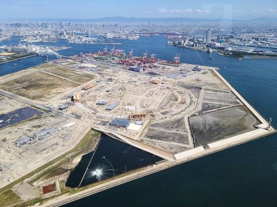 지난 12일 헬기에서 내려다본 오사카의 인공섬 유메시마. 2025년 오사카·간사이 엑스포 행사장이 이곳에 건설된다. 이영희 특파원