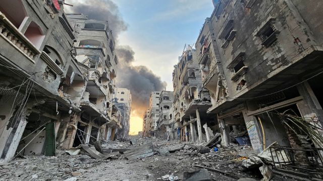 11일(현지시간) 이스라엘의 공습이 가해진 팔레스타인 가자지구 북부 자발리아에서 건물들이 파괴돼 있다. 로이터연합뉴스