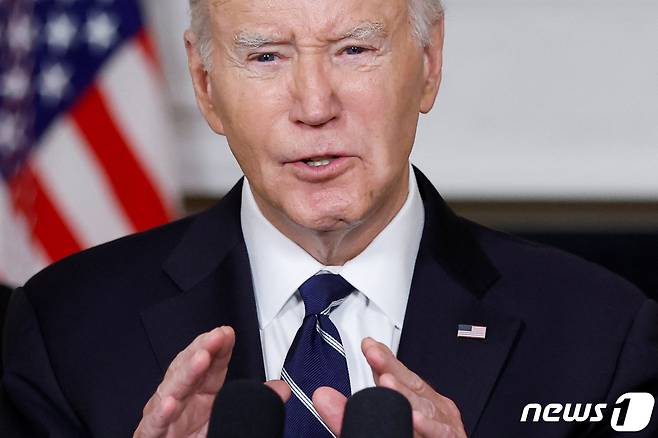 조 바이든 미국 대통령이 10일(현지시간) 워싱턴 백악관에서 이스라엘과 하마스의 무력 충돌과 관련해 베냐민 네타냐후 이스라엘 총리와 전화 통화를 마친 뒤 대국민 연설을 갖고 “이스라엘 지원을 위해 추가적인 군사 자산을 투입할 준비가 돼 있다”고 밝히고 있다. 2023.10.11 ⓒ 로이터=뉴스1 ⓒ News1 우동명 기자