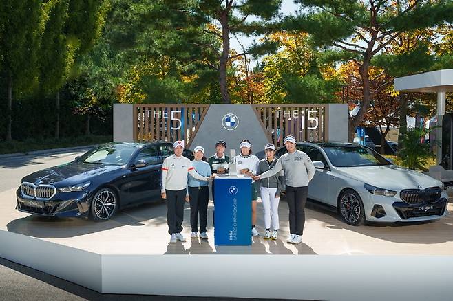 LPGA 선수들이 17일 경기도 파주 서원밸리 서원힐스코스에서 열린 LPGA투어 BMW 레이디스 챔피언십 미디어데이에 참석해 포즈를 취하고 있다. 사진 | 대회조직위