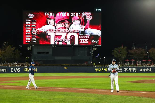 KIA 양현종이 17일 광주 NC와 시즌 최종전에서 KBO 리그 최초 9시즌 연속 170이닝 투구 대기록을 달성했다. 사진 | KIA 타이거즈