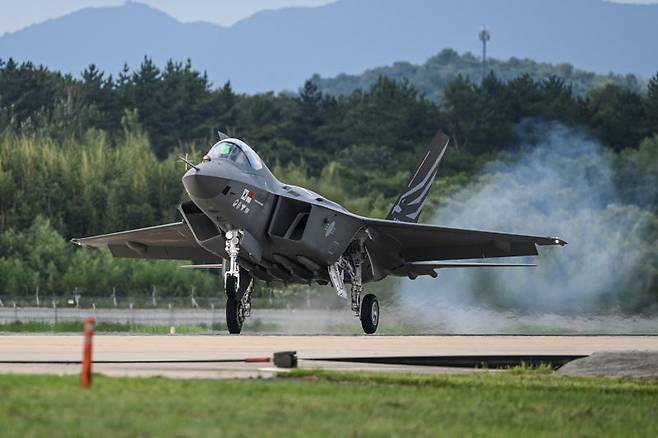 2022년 7월 첫 비행에 성공한 KF-21 보라매. KAI 제공