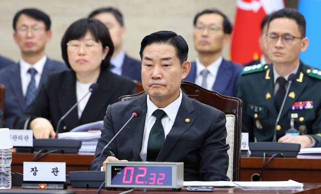 ▲16일 오후 서울 용산구 국방부에서 열린 국회 법제사법위원회의 국방부 군사법원에 대한 국정감사에서 신원식 국방부 장관이 의원 질의를 경청하고 있다. ⓒ연합뉴스