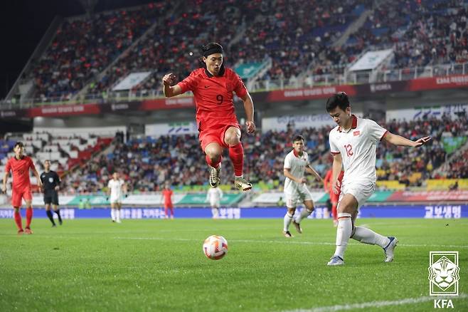 황의조(가운데) /사진=대한축구협회 제공