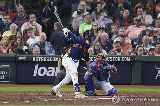 ALCS 2차전에서 솔로포 두 방 터뜨린 휴스턴 알바레스  [AP=연합뉴스]