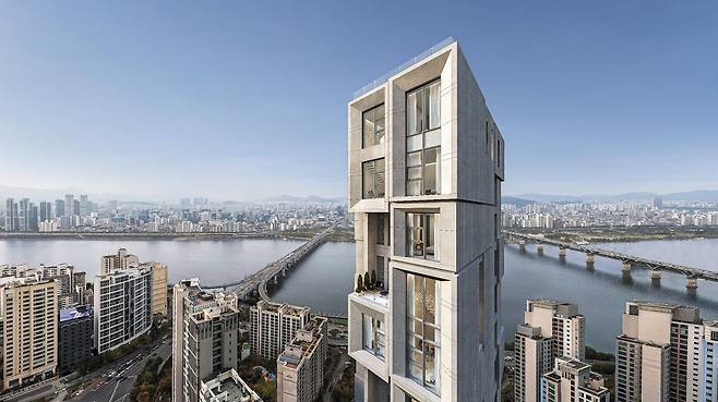 서울 강남구 청담동 영동대로 변에 지어지는 최고급 오피스텔 ‘리카르디 아스턴 청담’의 조감도. 지상 20층 건물에 층별로 1가구만 들어선다. 모든 가구가 복층식 구조로 돼 있으며 천장 높이는 7.3m다. /아스터개발