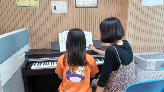 평촌초등학교 방과후 돌봄 중 피아노 프로그램 진행 모습. 사진=충남교육청