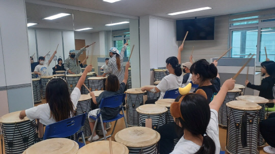 평촌초등학교 방과후 돌봄 중 난타 프로그램 수업 모습. 사진=충남교육청