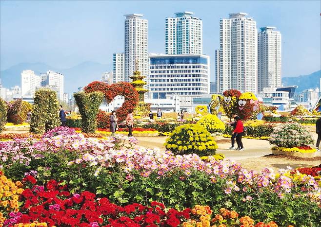 지난해 마산국화축제 모습.  창원시 제공