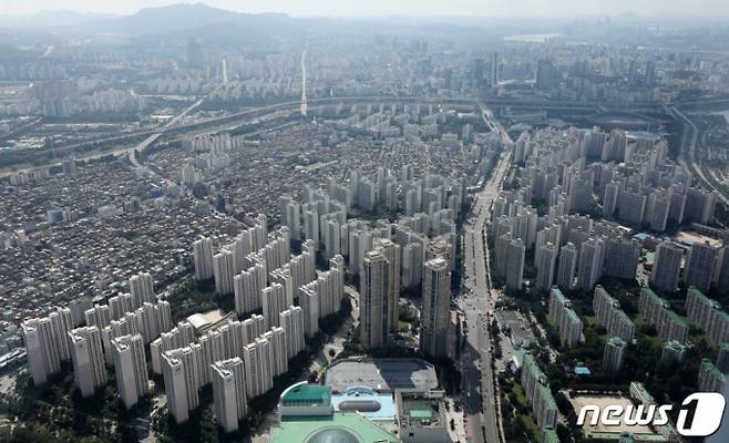 집값 더 뛰고, 넓은 집 왜 가 공무원이 이사 '불허'…토허제 실효성은