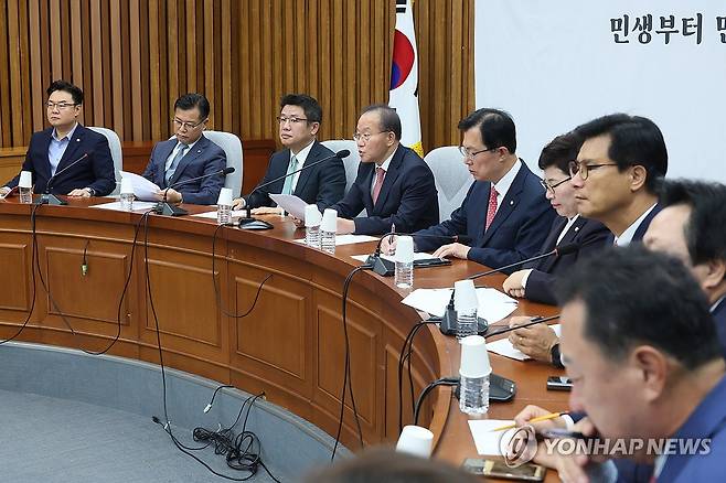 국민의힘 국정감사대책회의에서 발언하는 윤재옥 원내대표 [연합뉴스 자료사진]