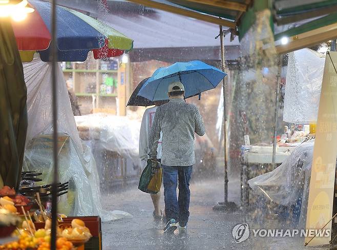 가을비 치곤 제법 많았던 비 [연합뉴스 자료사진]