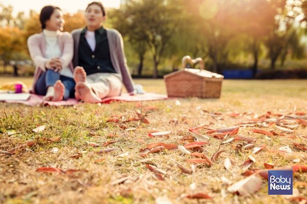 찬 곳에 앉아서 냉기가 몸에 스며들면 자궁 건강에 직접적인 영향을 주게 된다. ⓒ베이비뉴스