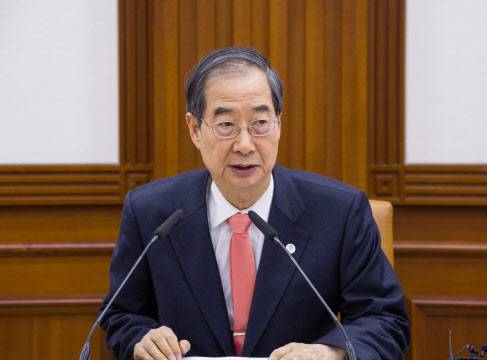 한덕수 국무총리가 19일 서울정부서울청사에서 열린 국정현안관계장관회의에 참석해 회의에서 다룰 의제를 설명하고 있다. (사진=연합뉴스)