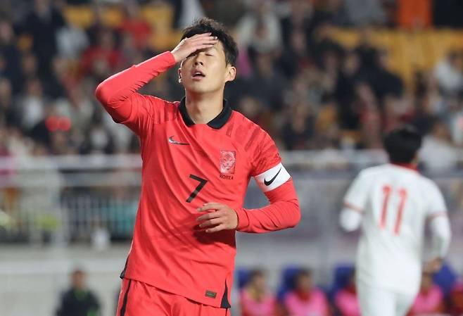 17일 오후 경기 수원시 팔달구 수원월드컵경기장에서 열린 축구 국가대표 평가전 대한민국과 베트남의 경기, 손흥민이 공격에 실패하자 아쉬워 하고 있다. 2023.10.17/뉴스1 ⓒ News1 김도우 기자 /사진=뉴스1