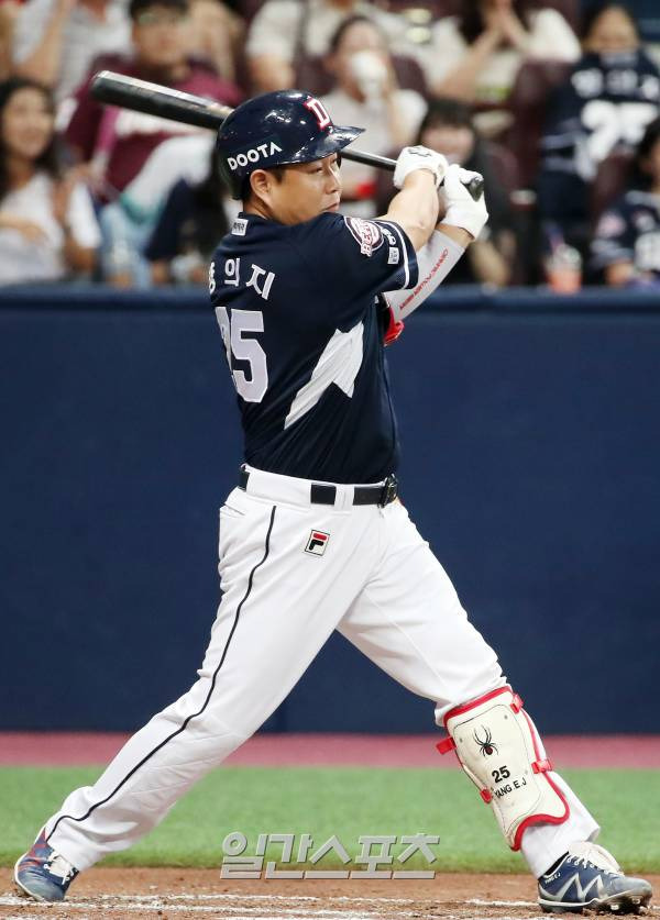 2023 KBO 프로야구 키움 히어로즈와 두산 베어스의 경기가 24일 오후 서울 고척스카이돔에서 열렸다. 3회 초 1사 1루에서 양의지가 타격하고 있다. 고척=김민규 기자 mgkim1@edaily.co.kr /2023.08.24/