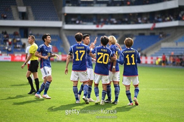 일본 축구대표팀 선수들이 지난달 벨기에 헹크에서 열린 튀르키예와의 평가전에서 득점에 성공한 뒤 기뻐하고 있다. 사진=게티이미지