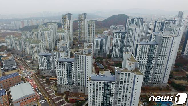 (화성=뉴스1) 김영운 기자 =사진은 투기과열지구 및 조정대상지역 지정 해제가 시작된 14일 오전 경기 화성시 동탄2신도시의 모습. 2022.11.14/뉴스1 Copyright (C) 뉴스1. All rights reserved. 무단 전재 및 재배포 금지.