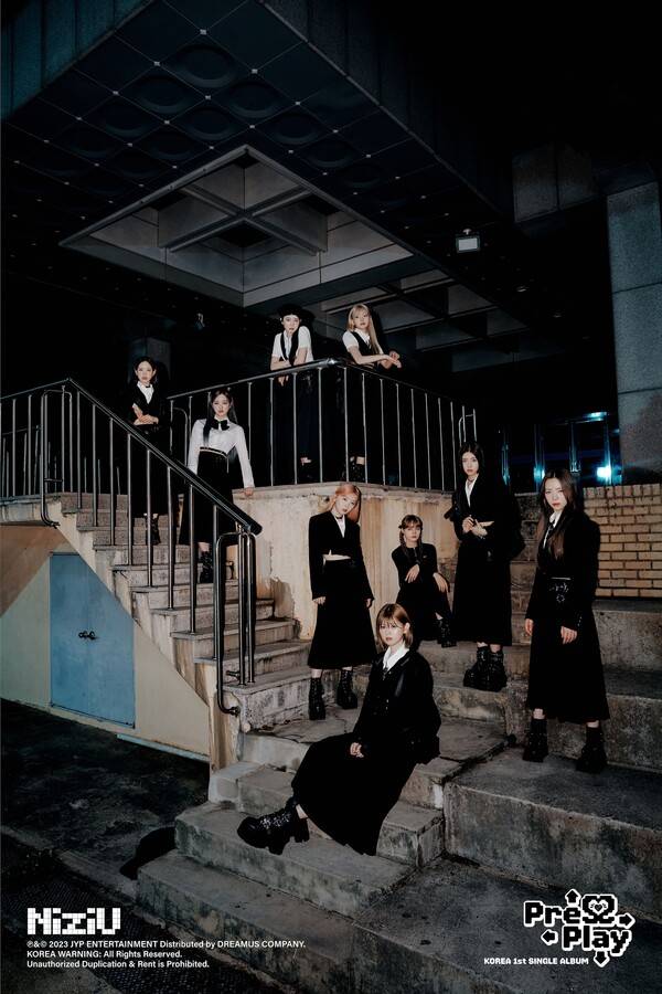 ▲ 니쥬 한국 데뷔 음반 '프레스 플레이' 단체 사진. 제공|JYP엔터테인먼트