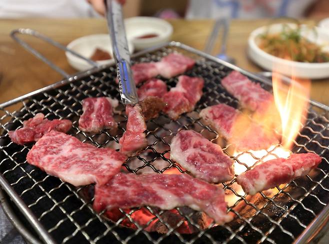 건강뿐만 아니라 지구 환경을 위한다면 붉은 육류 섭취를 주1회 정도로 제한하는 게 바람직하다. [사진=게티이미지뱅크]