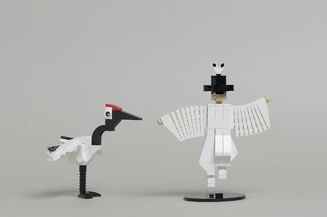 "Hakmu" (left) and "Hakchum" by Lego artist Colin Jin (Baek Seol Gi Books)