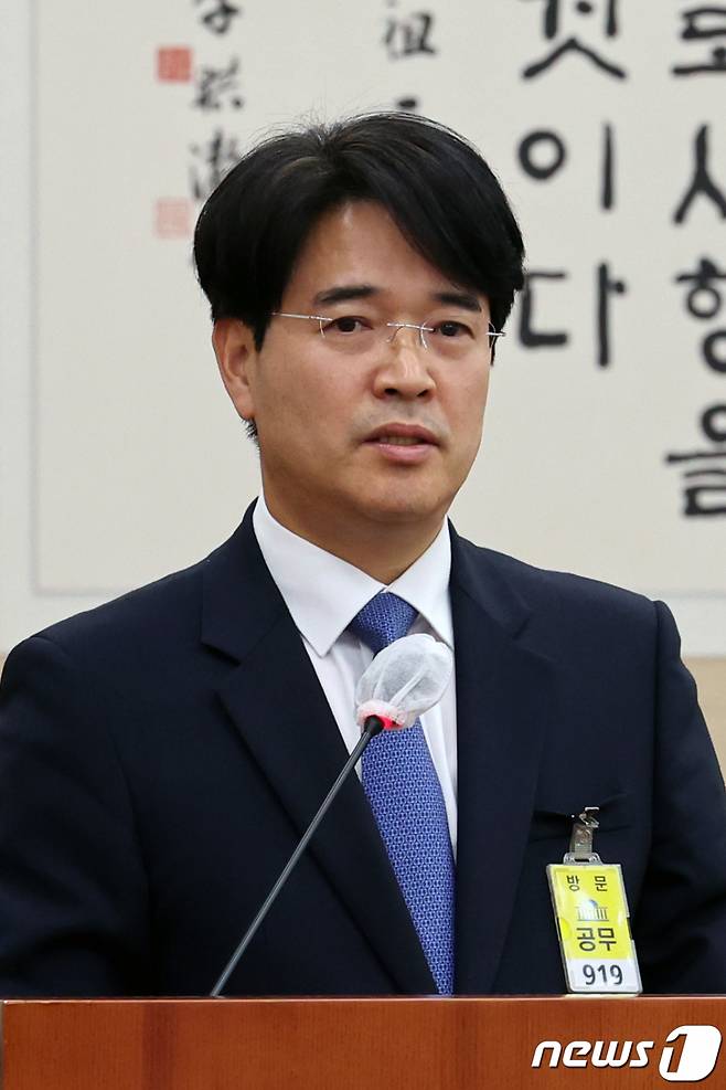 (서울=뉴스1) 황기선 기자 = 박재억 대전지방검찰청 검사장이 20일 서울 여의도 국회에서 열린 법제사법위원회의 대전고등검찰청 등에 대한 국정감사에서 의원 질의에 답하고 있다. 2023.10.20/뉴스1  Copyright (C) 뉴스1. All rights reserved. 무단 전재 및 재배포,  AI학습 이용 금지.