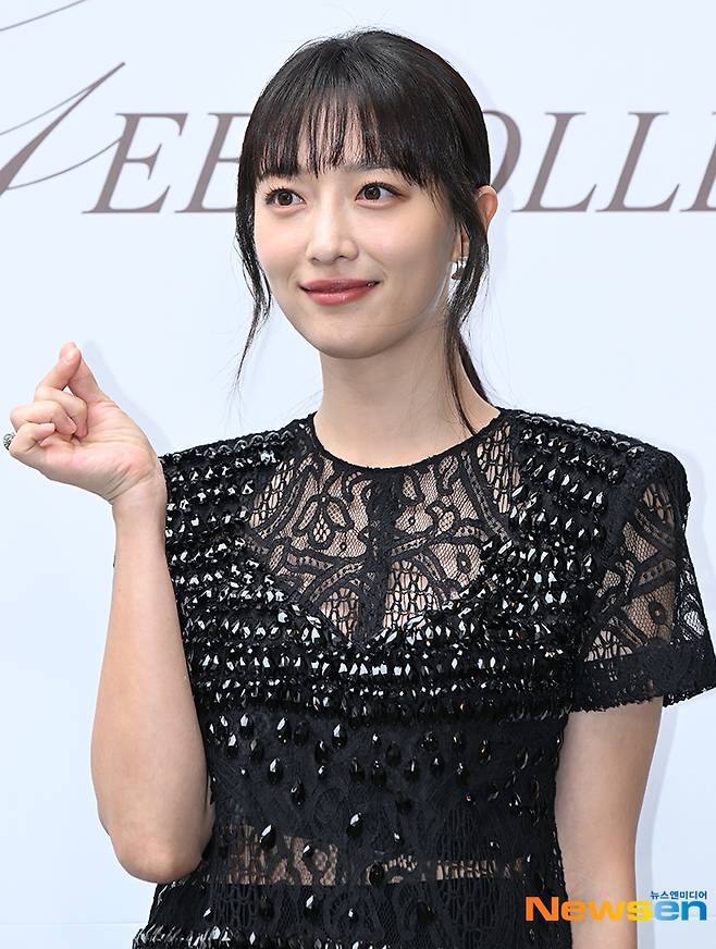 ‘매혹적인 손하트’