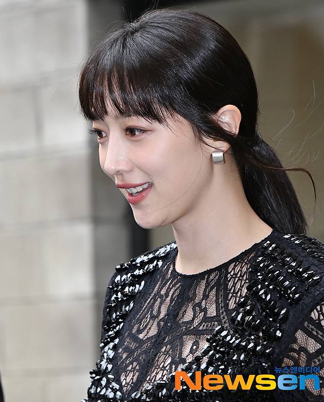 클로즈업을 부르는 ‘러블리한 옆태’