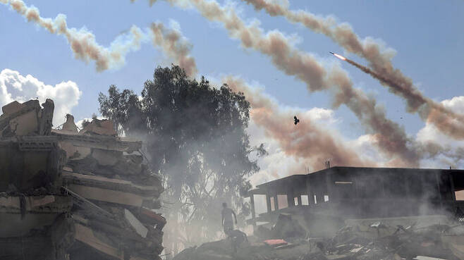 가자지구에서 로켓이 날아오르는 모습