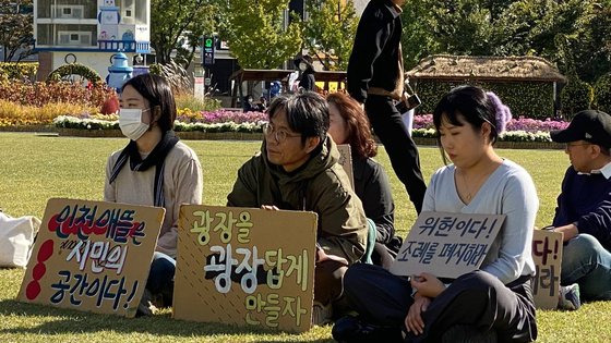 지난 17일 인천애뜰에선 '인천애뜰 집회자유 보장촉구'란 이름의 집회가 열렸다. 사진 인천차별금지법제정연대