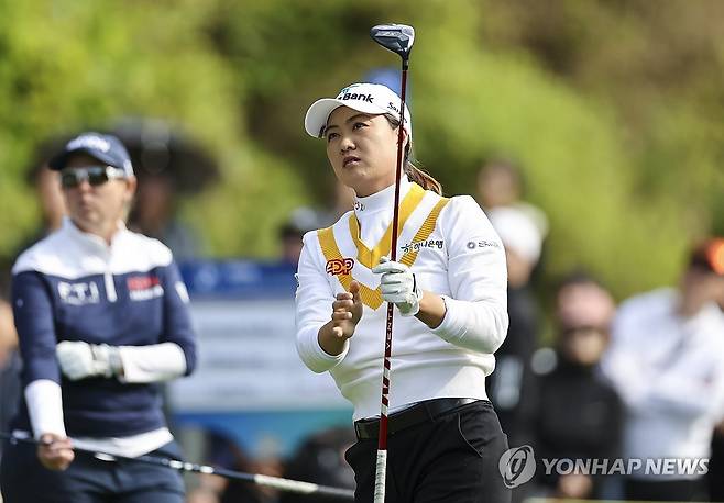 티샷하는 이민지 (파주=연합뉴스) 윤동진 기자 = 이민지(호주)가 22일 경기도 파주시 광탄면 서원밸리 CC에서 열린 미국여자프로골프(LPGA) 투어 BMW 레이디스 챔피언십 최종 라운드 13번 홀에서 티샷하고 있다. 2023.10.22 mon@yna.co.kr