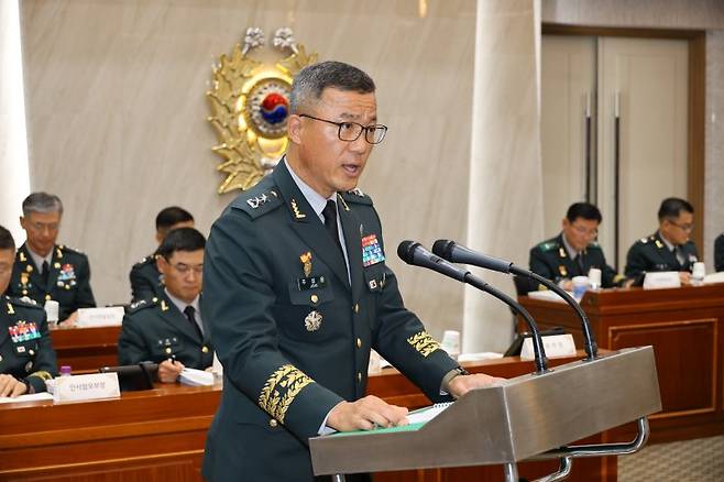 23일 충남 계룡대 육군본부에서 열린 국회 국방위원회의 육군본부에 대한 국정감사에서 주성운 육군본부 정책실장이 업무보고하고 있다. 사진=연합뉴스