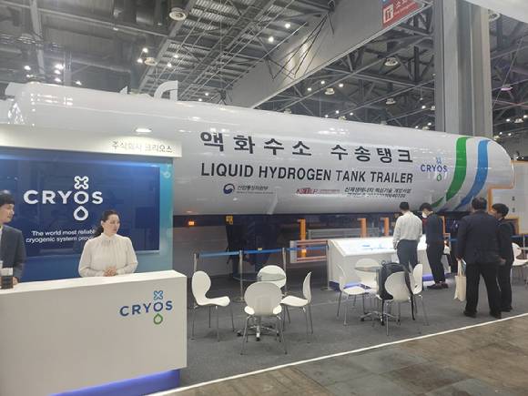 크리오스가 일산 킨텍스에서 열린 수소전시회 H2 Meet에 참여한 가운데, 현장을 방문한 업계 관계자들과 미팅이 한창이다. [사진=고종민 기자]